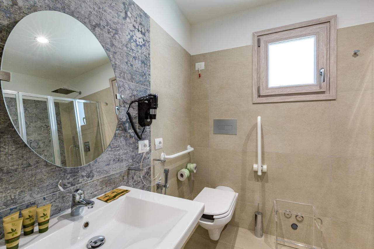 Hotel Caramare Кала-Гононе Екстер'єр фото